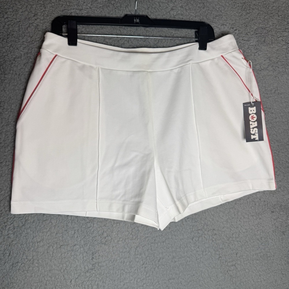 Boast Women's Pickleball Tennis Shorts White with Red Piping‎ Size X-Large New